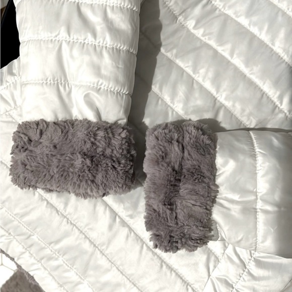 Girls North face reversible mossbud jacket. Size small (7/8). - Picture 8 of 8